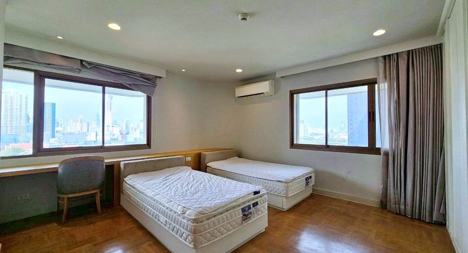 For rent 3 bedrooms condo in Watthana, Bangkok