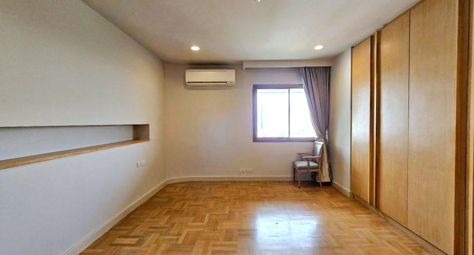 For rent 3 bedrooms condo in Watthana, Bangkok