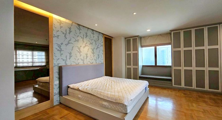 For rent 3 bedrooms condo in Watthana, Bangkok