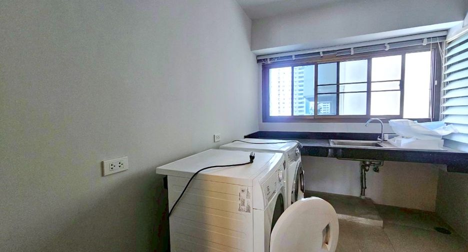 For rent 3 bedrooms condo in Watthana, Bangkok
