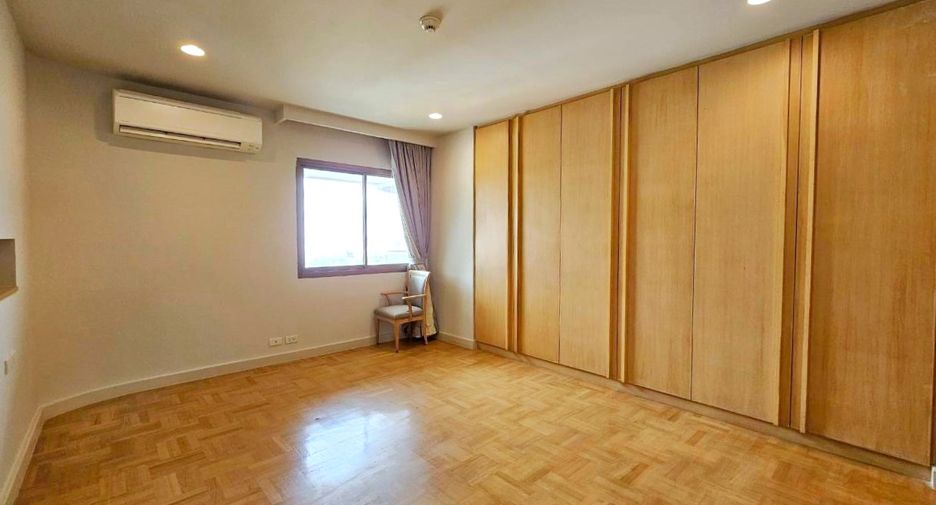 For rent 3 bedrooms condo in Watthana, Bangkok