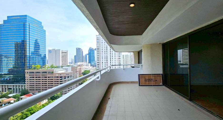 For rent 3 bedrooms condo in Watthana, Bangkok