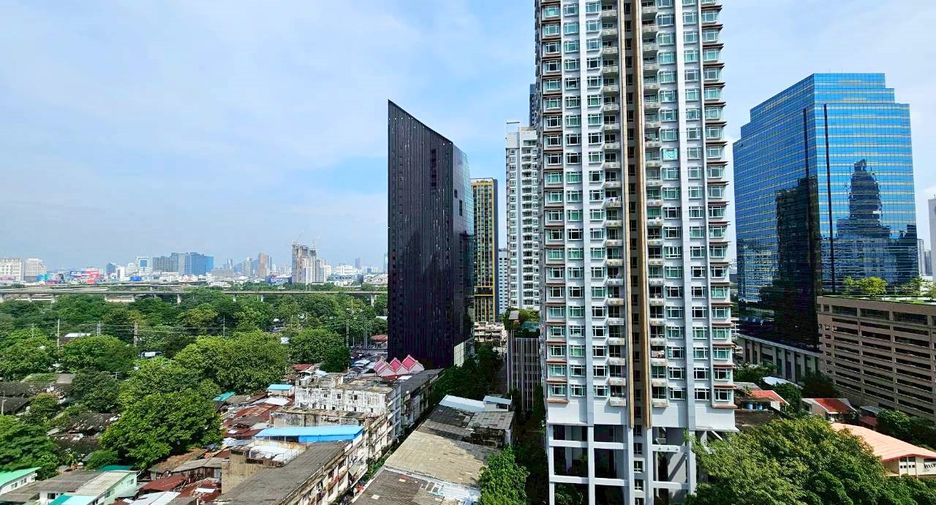 For rent 3 bedrooms condo in Watthana, Bangkok