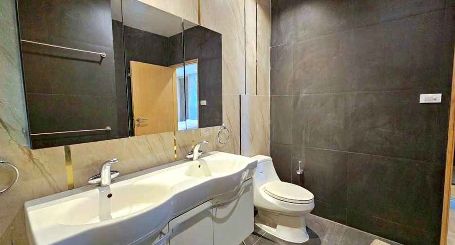 For rent 3 bedrooms condo in Watthana, Bangkok