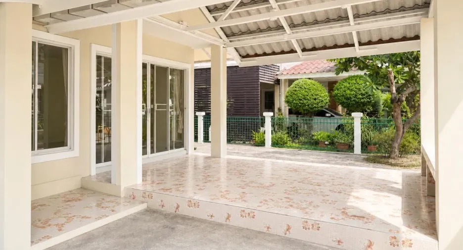For rent 4 bedrooms house in San Kamphaeng, Chiang Mai