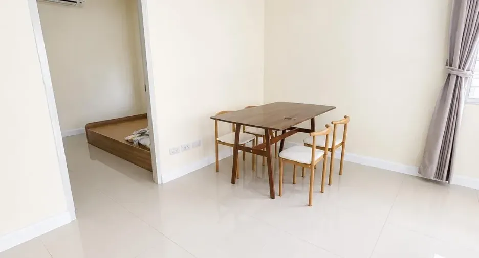 For rent 4 bedrooms house in San Kamphaeng, Chiang Mai