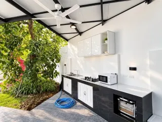 For rent 6 bedrooms villa in Bang Lamung, Chonburi
