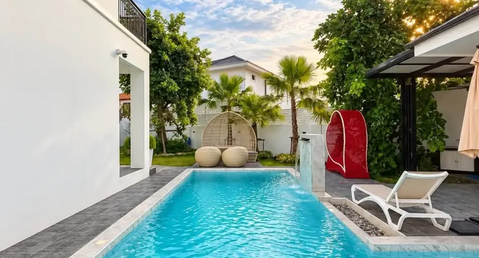 For rent 6 bedrooms villa in Bang Lamung, Chonburi