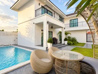 For rent 6 bedrooms villa in Bang Lamung, Chonburi