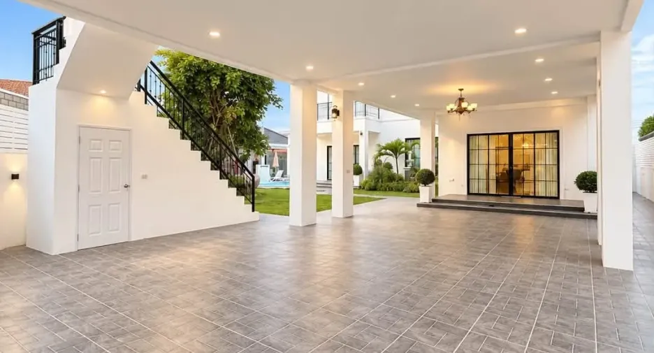 For rent 6 bedrooms villa in Bang Lamung, Chonburi
