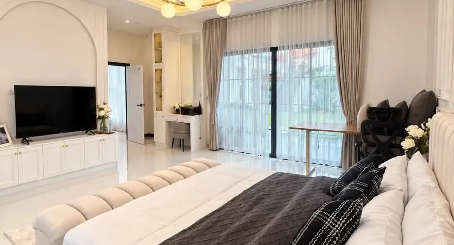For rent 6 bedrooms villa in Bang Lamung, Chonburi