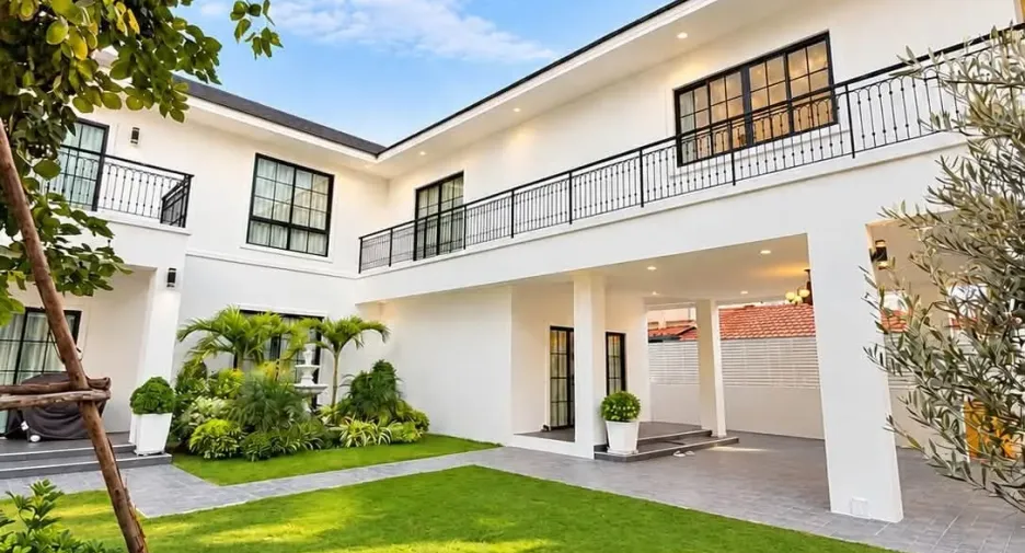 For rent 6 bedrooms villa in Bang Lamung, Chonburi