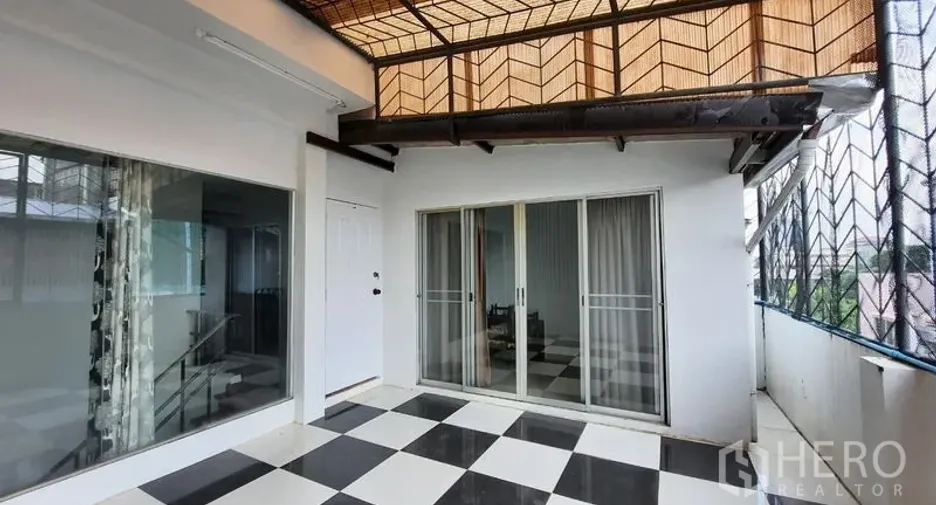 ให้เช่า และ ขาย 5 ห้องนอน ทาวน์เฮ้าส์ ใน สวนหลวง, กรุงเทพฯ