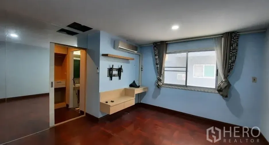 ให้เช่า และ ขาย 5 ห้องนอน ทาวน์เฮ้าส์ ใน สวนหลวง, กรุงเทพฯ