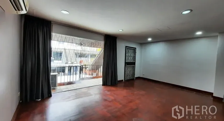 ให้เช่า และ ขาย 5 ห้องนอน ทาวน์เฮ้าส์ ใน สวนหลวง, กรุงเทพฯ