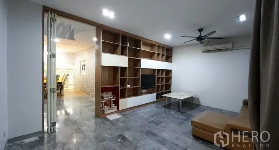 ให้เช่า และ ขาย 5 ห้องนอน ทาวน์เฮ้าส์ ใน สวนหลวง, กรุงเทพฯ