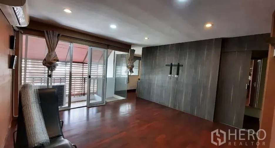 ให้เช่า และ ขาย 5 ห้องนอน ทาวน์เฮ้าส์ ใน สวนหลวง, กรุงเทพฯ