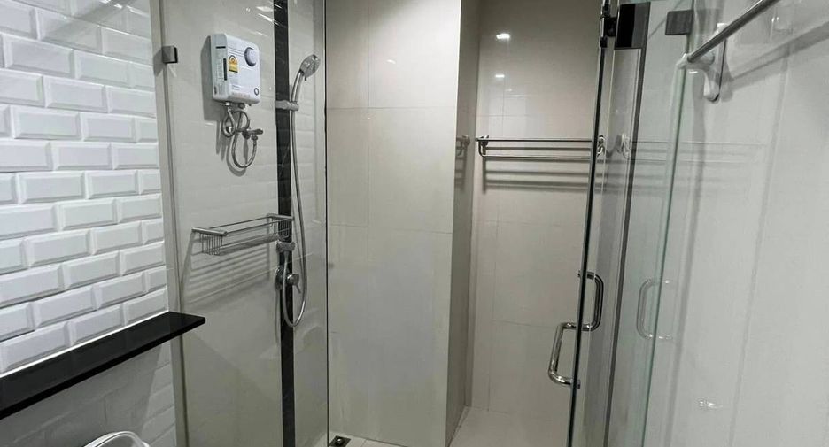 Wohnung zur Miete mit 1 Zimmer in Pathum Wan, Bangkok