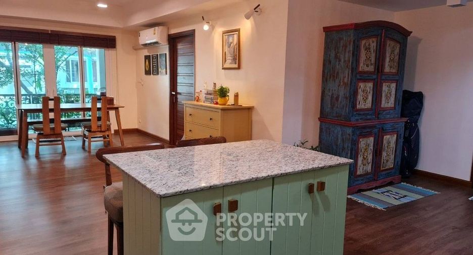 Продажа 3 спальни кондо в Хуаи Кхщанг, Бангкок