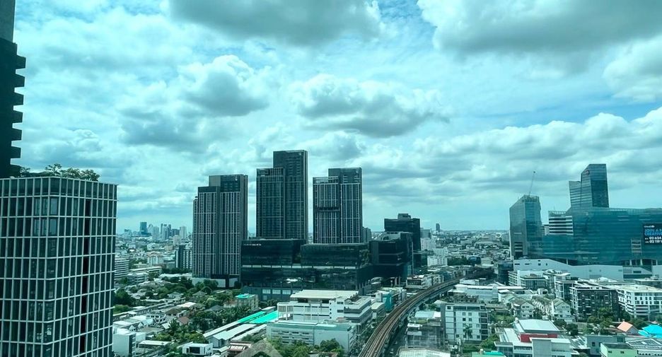 For rent and for sale 2 bedrooms condo in Phra Khanong, Bangkok