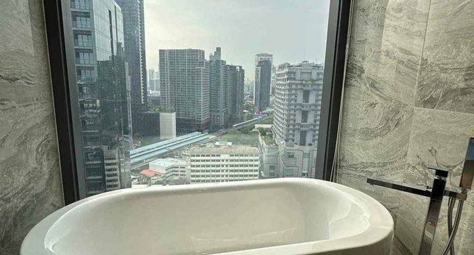 For sale 3 bedrooms condo in Khlong Toei, Bangkok