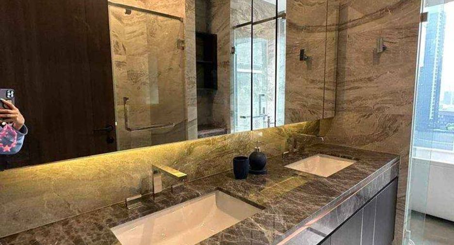 For sale 3 bedrooms condo in Khlong Toei, Bangkok