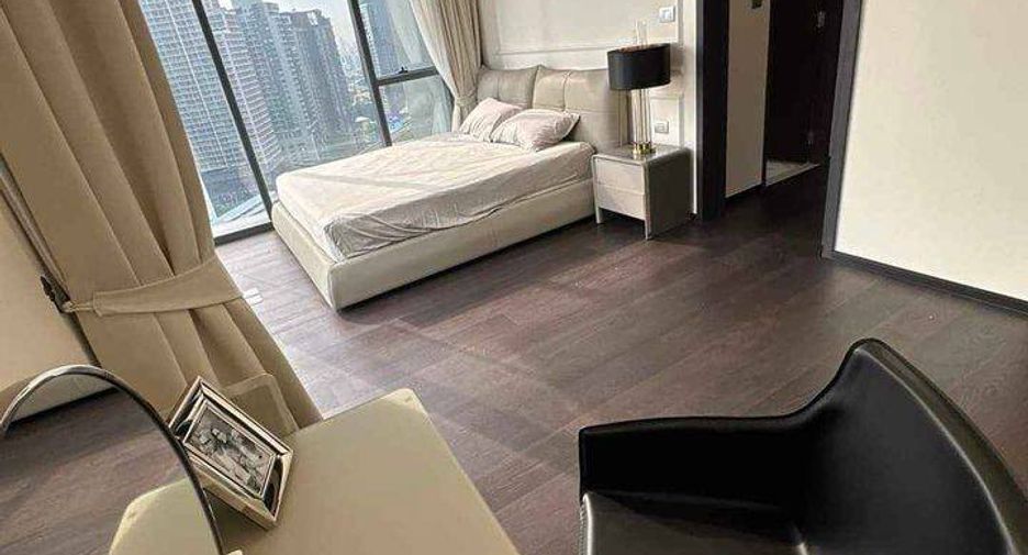 For sale 3 bedrooms condo in Khlong Toei, Bangkok
