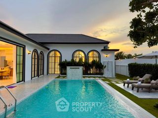 For sale 5 ベッドルーム villa in Bang Lamung, Chonburi