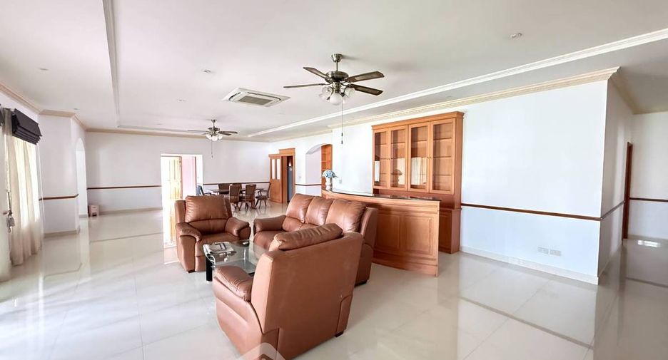À vendre 4 chambres condo à Huai Khwang, Bangkok