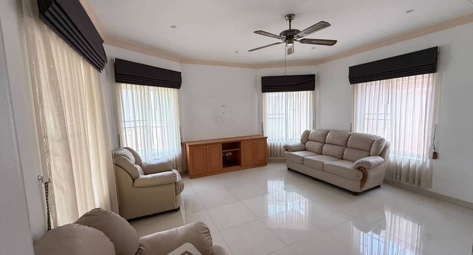 À vendre 4 chambres condo à Huai Khwang, Bangkok