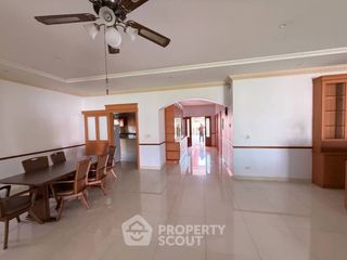 À vendre 4 chambres condo à Huai Khwang, Bangkok