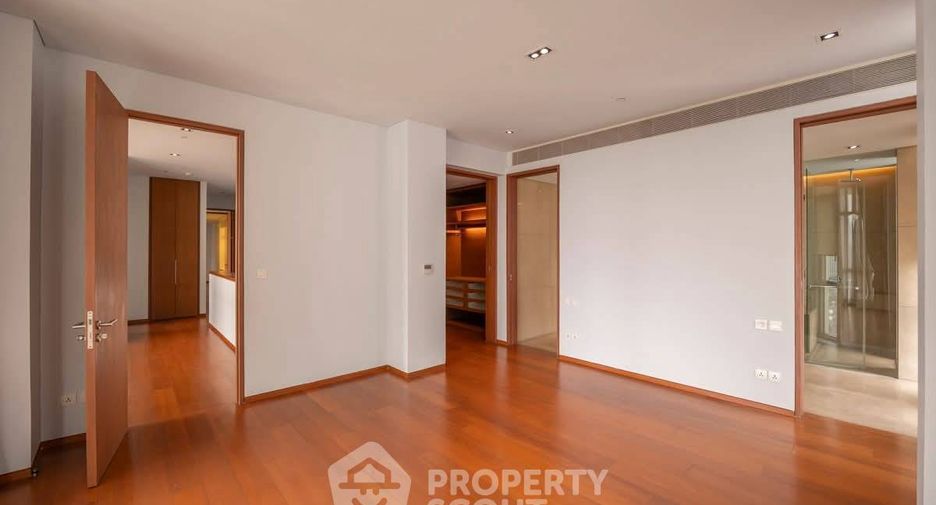Condo en alquiler y en venta de 3 habitaciones en Sathon, Bangkok