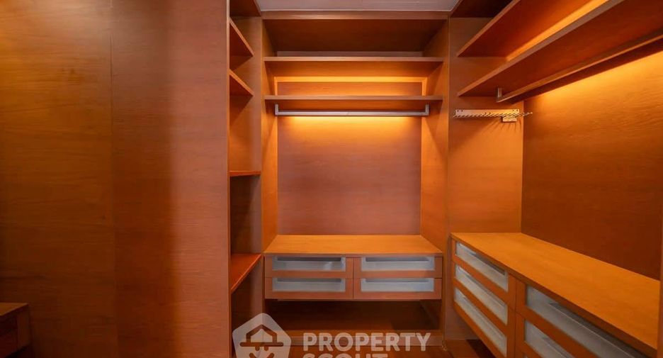 Condo en alquiler y en venta de 3 habitaciones en Sathon, Bangkok