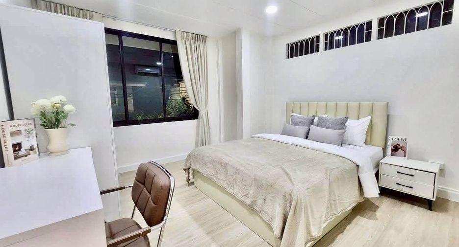 For rent 5 bedrooms house in Din Daeng, Bangkok
