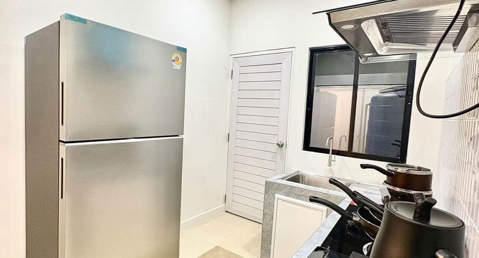For rent 5 bedrooms house in Din Daeng, Bangkok