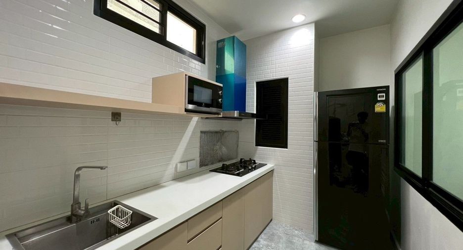 For sale 4 bedrooms townhouse in Chatuchak, Bangkok