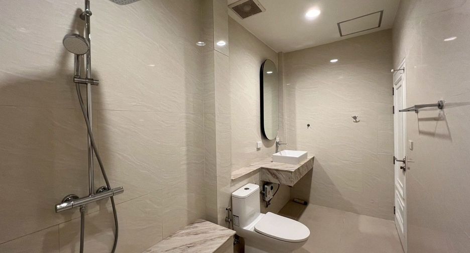 For sale 4 bedrooms townhouse in Chatuchak, Bangkok