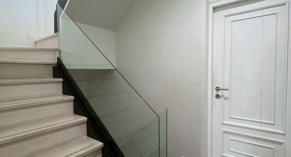 For sale 4 bedrooms townhouse in Chatuchak, Bangkok