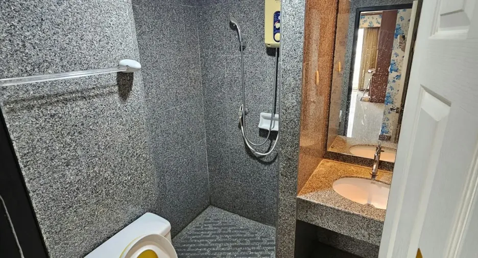 Wohnung zur Miete mit 2 Zimmer in Bang Rak, Bangkok