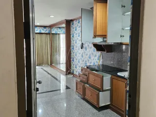 Wohnung zur Miete mit 2 Zimmer in Bang Rak, Bangkok