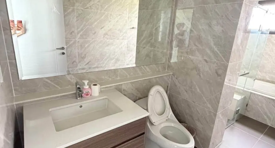 Haus zur Miete mit 5 Zimmer in Khlong Sam Wa, Bangkok