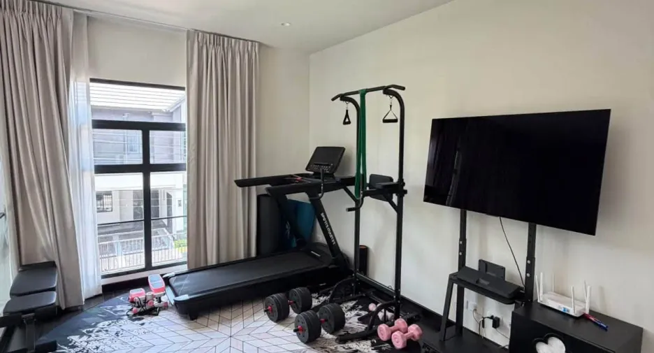 Haus zur Miete mit 5 Zimmer in Khlong Sam Wa, Bangkok