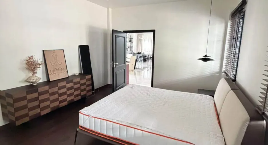 Haus zur Miete mit 5 Zimmer in Khlong Sam Wa, Bangkok