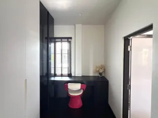 Haus zur Miete mit 5 Zimmer in Khlong Sam Wa, Bangkok