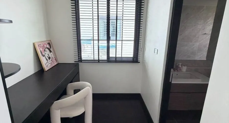 Haus zur Miete mit 5 Zimmer in Khlong Sam Wa, Bangkok