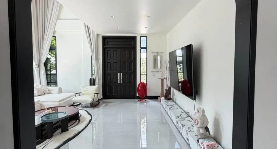 Haus zur Miete mit 5 Zimmer in Khlong Sam Wa, Bangkok