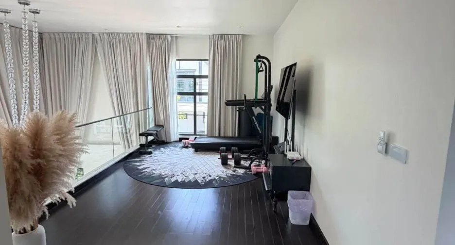 Haus zur Miete mit 5 Zimmer in Khlong Sam Wa, Bangkok