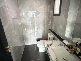 Haus zur Miete mit 5 Zimmer in Khlong Sam Wa, Bangkok