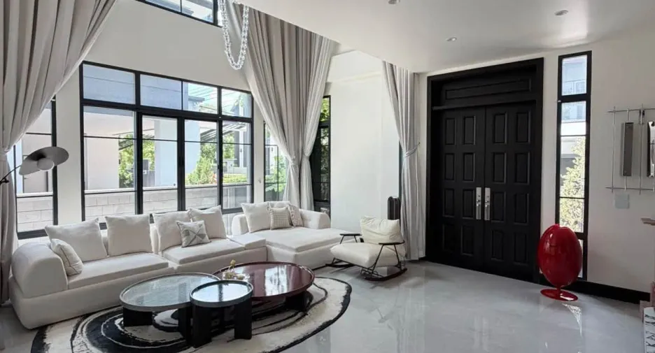Haus zur Miete mit 5 Zimmer in Khlong Sam Wa, Bangkok