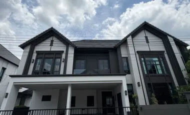 Haus zur Miete mit 5 Zimmer in Khlong Sam Wa, Bangkok